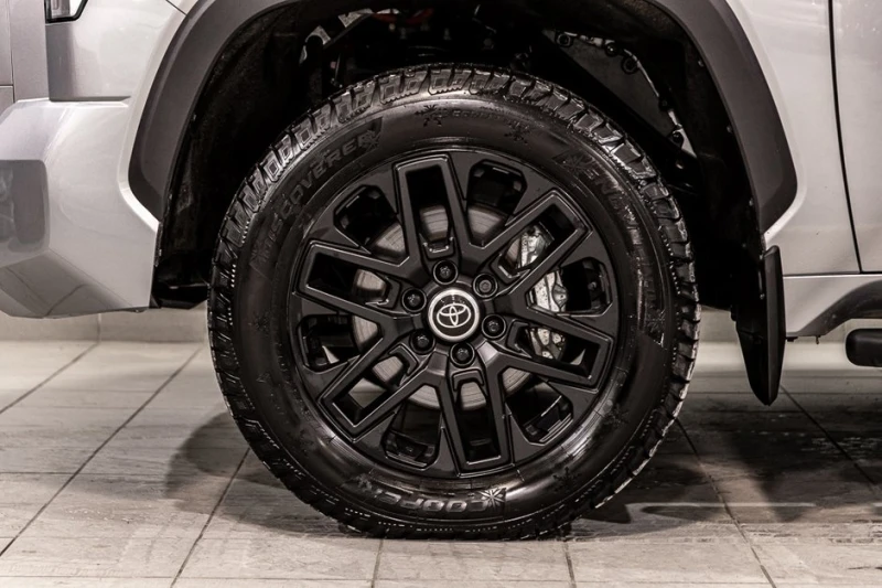 Toyota Tundra  Hybrid 4x4, снимка 9 - Автомобили и джипове - 53340686