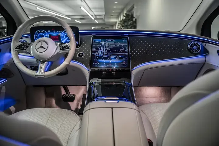Mercedes-Benz EQE 4MATIC/SUV/PANO/DISTRONIC/KEYLESS/360 VIEW - изображение 9