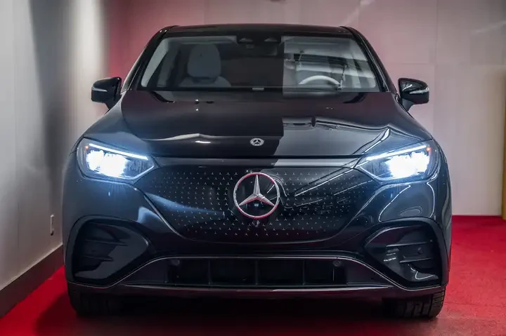 Mercedes-Benz EQE 4MATIC/SUV/PANO/DISTRONIC/KEYLESS/360 VIEW - изображение 3