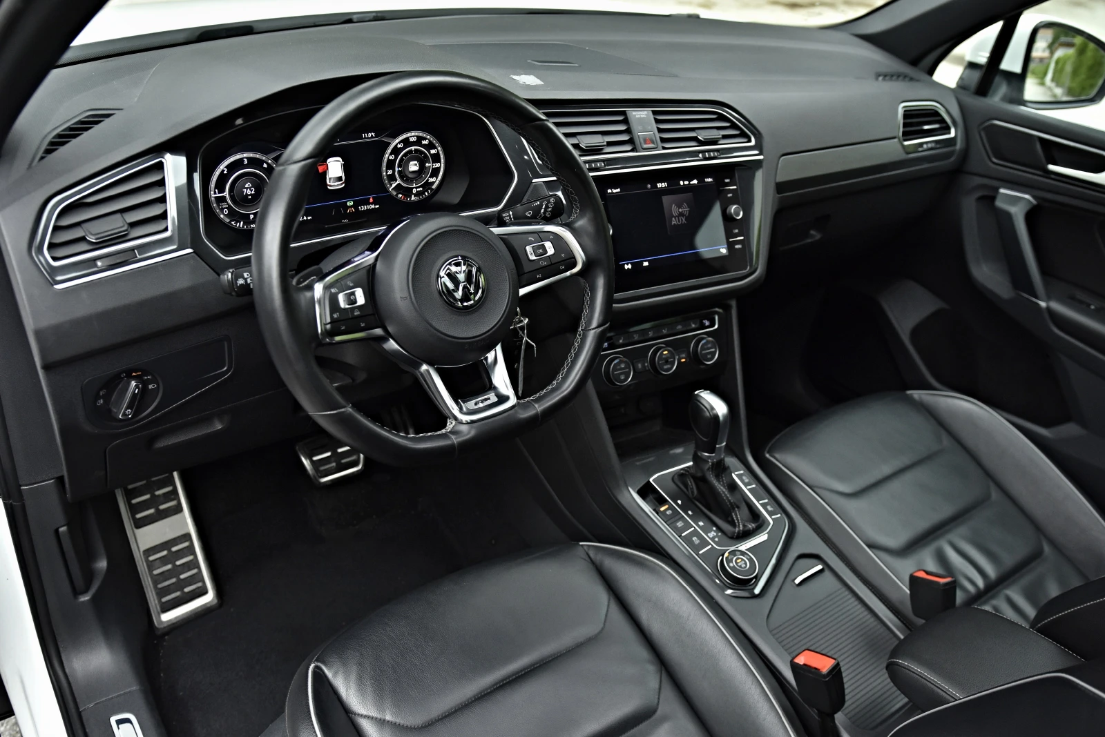 VW Tiguan 2.0TDI/2xR Line/4motion/Panorama/Distronic/360Cam - изображение 8