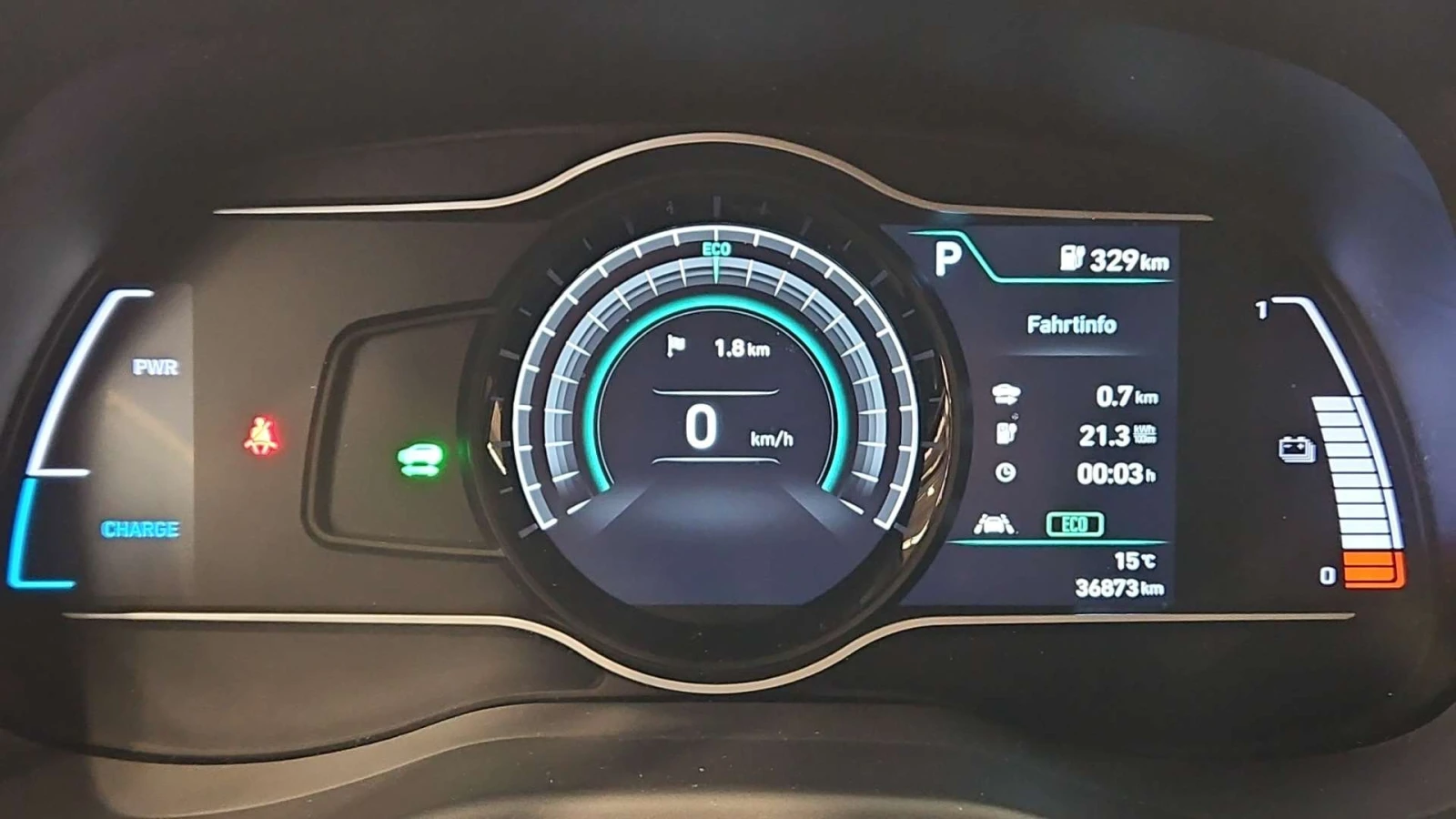 Hyundai Kona PREMIUM 64KWh FULL ASSIST/HEADUP/DISSTR/SOH100% - изображение 8