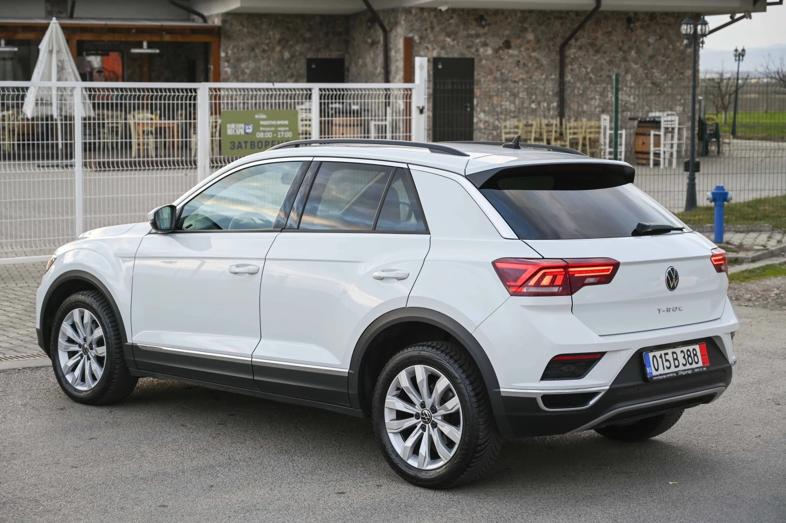 VW T-Roc 1.5TSI* Sport* Камера* АСС* Keylles* Ambient, снимка 8 - Автомобили и джипове - 53816507