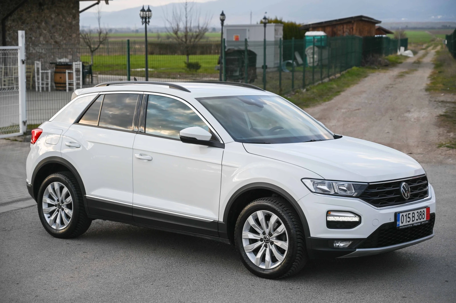 VW T-Roc 1.5TSI* Sport* Камера* АСС* Keylles* Ambient, снимка 5 - Автомобили и джипове - 53816507