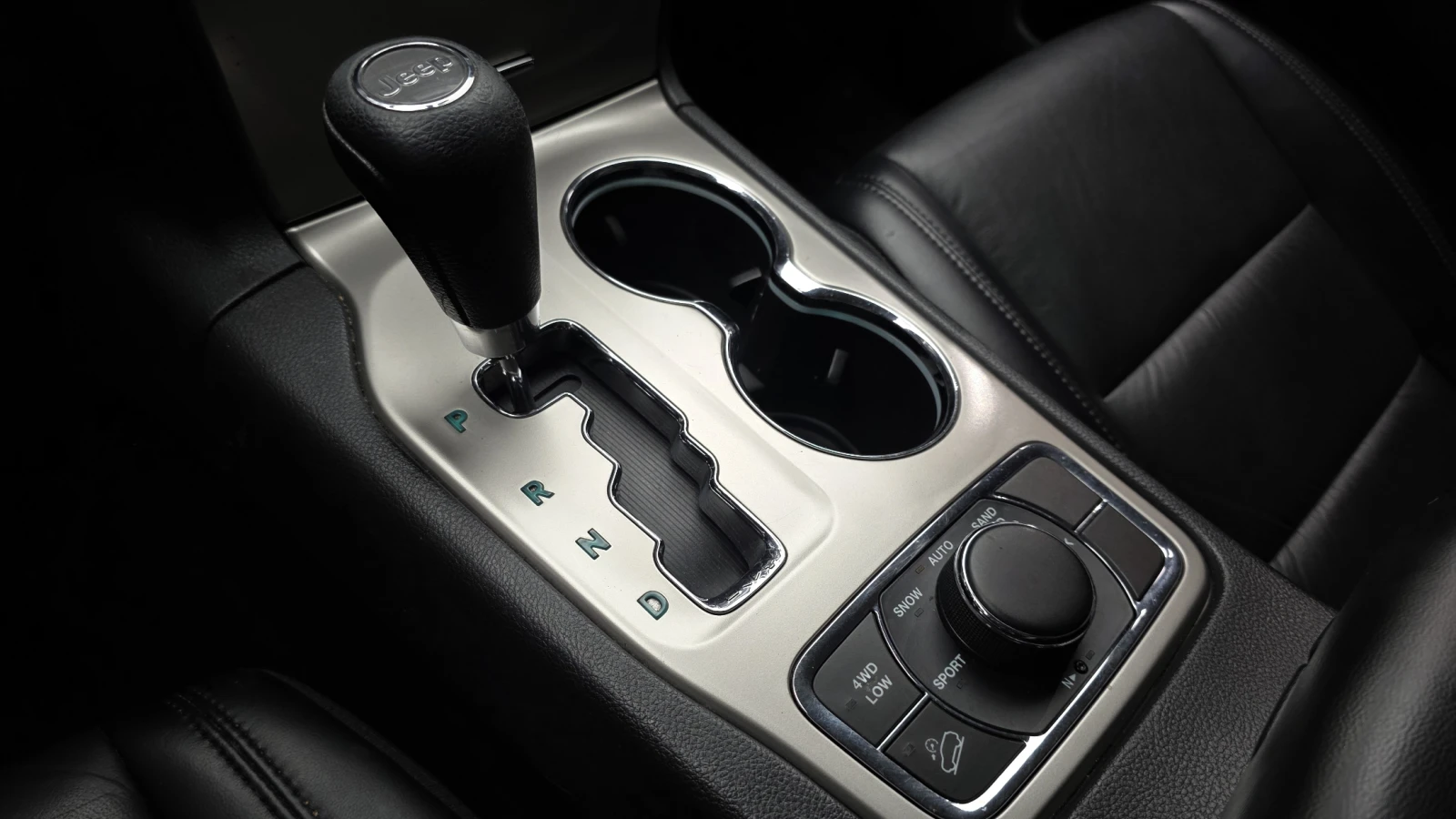 Jeep Cherokee 3.6* КРАЙНА ЦЕНА, снимка 9 - Автомобили и джипове - 55594526