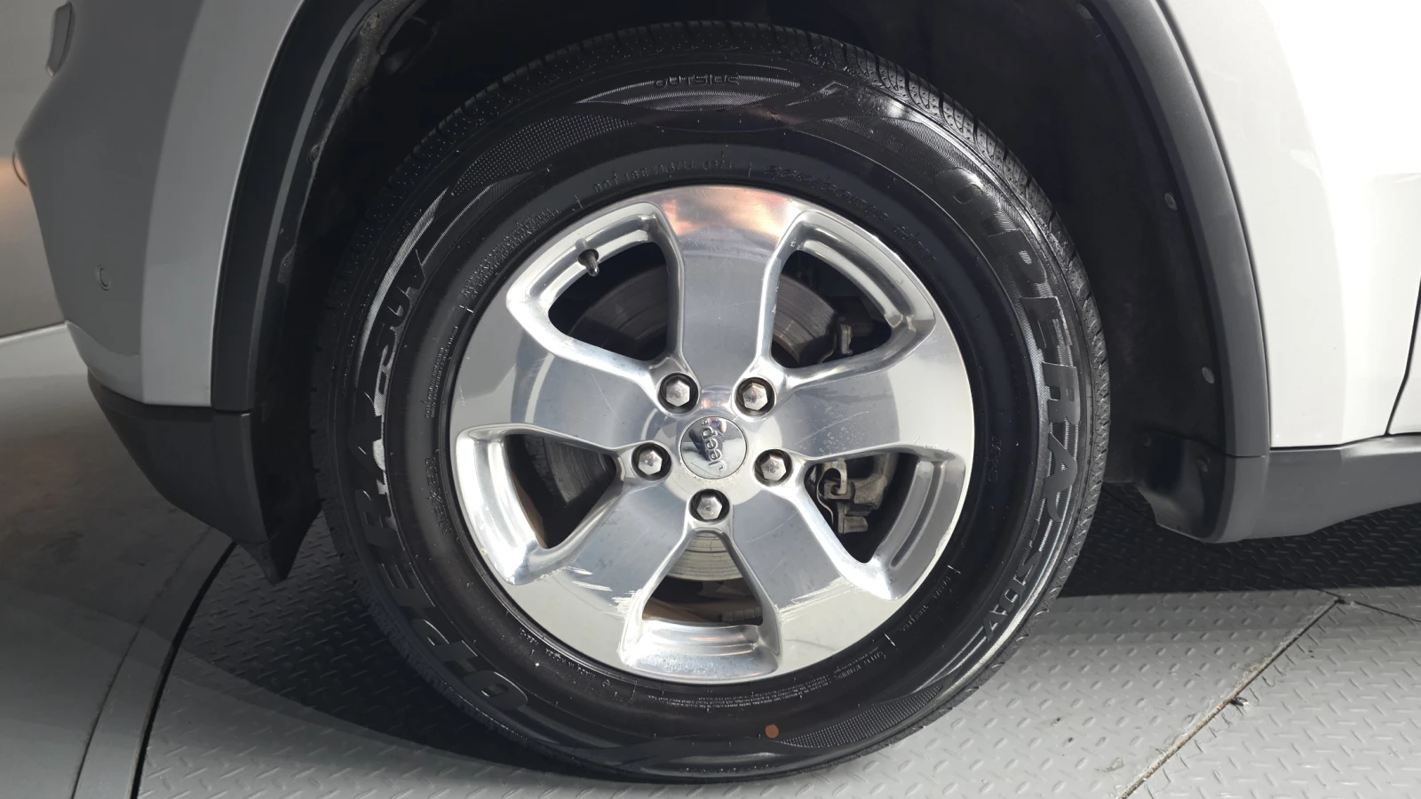 Jeep Cherokee 3.6* КРАЙНА ЦЕНА, снимка 5 - Автомобили и джипове - 55594526