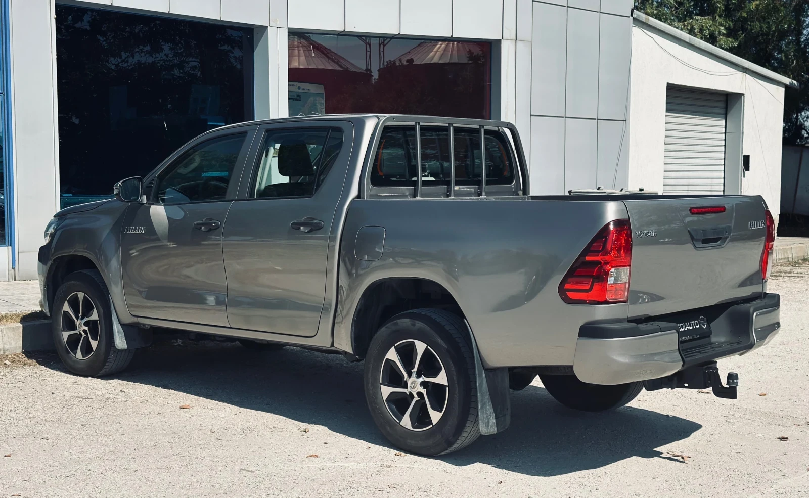 Toyota Hilux D-4D Double cab, снимка 4 - Автомобили и джипове - 55717661