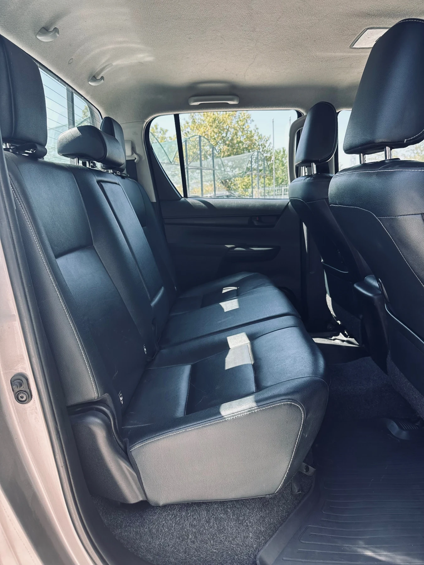Toyota Hilux D-4D Double cab, снимка 14 - Автомобили и джипове - 55717661