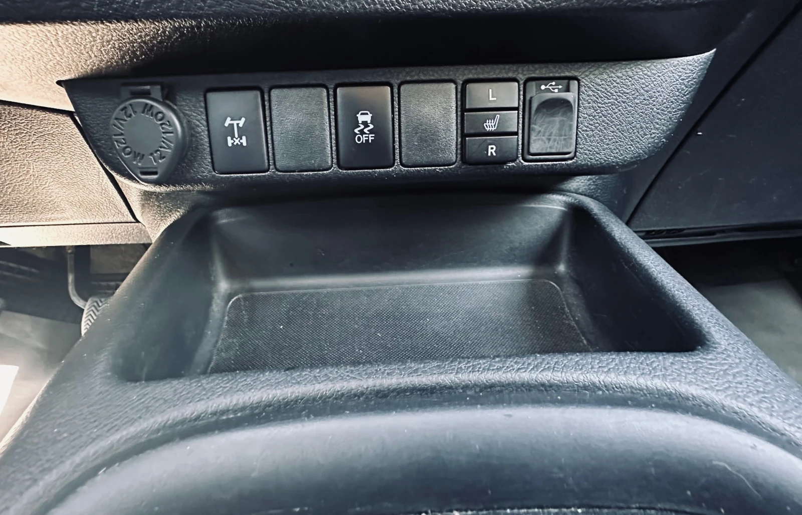 Toyota Hilux D-4D Double cab, снимка 11 - Автомобили и джипове - 55717661