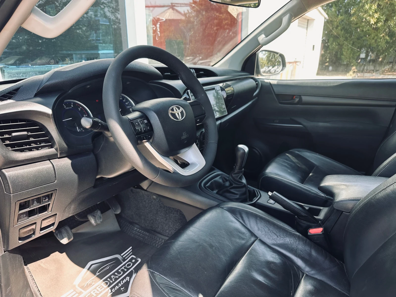 Toyota Hilux D-4D Double cab, снимка 7 - Автомобили и джипове - 55717661