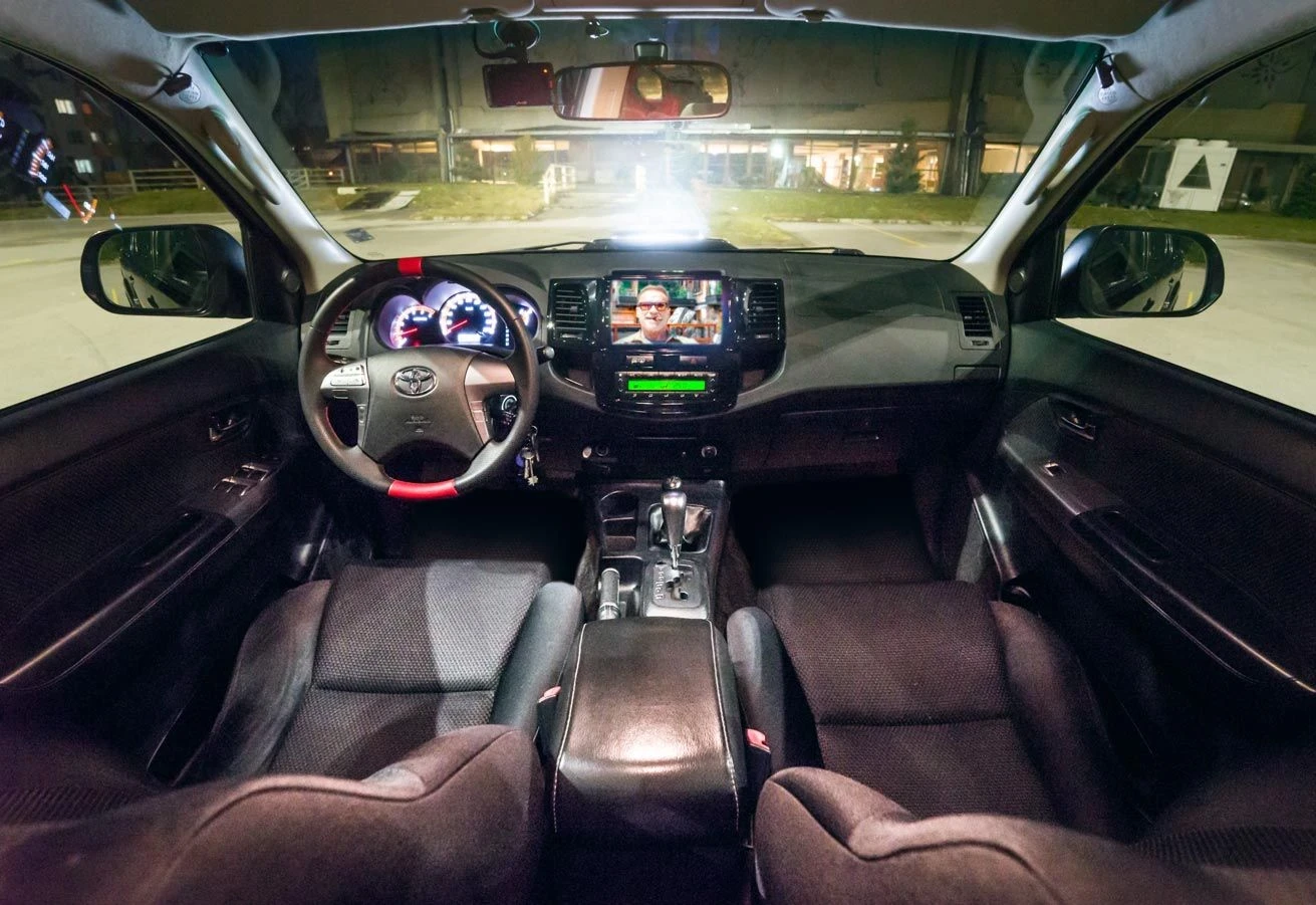 Toyota Hilux Invincible 3.0, D-4D, 171к.с., снимка 10 - Автомобили и джипове - 55996953