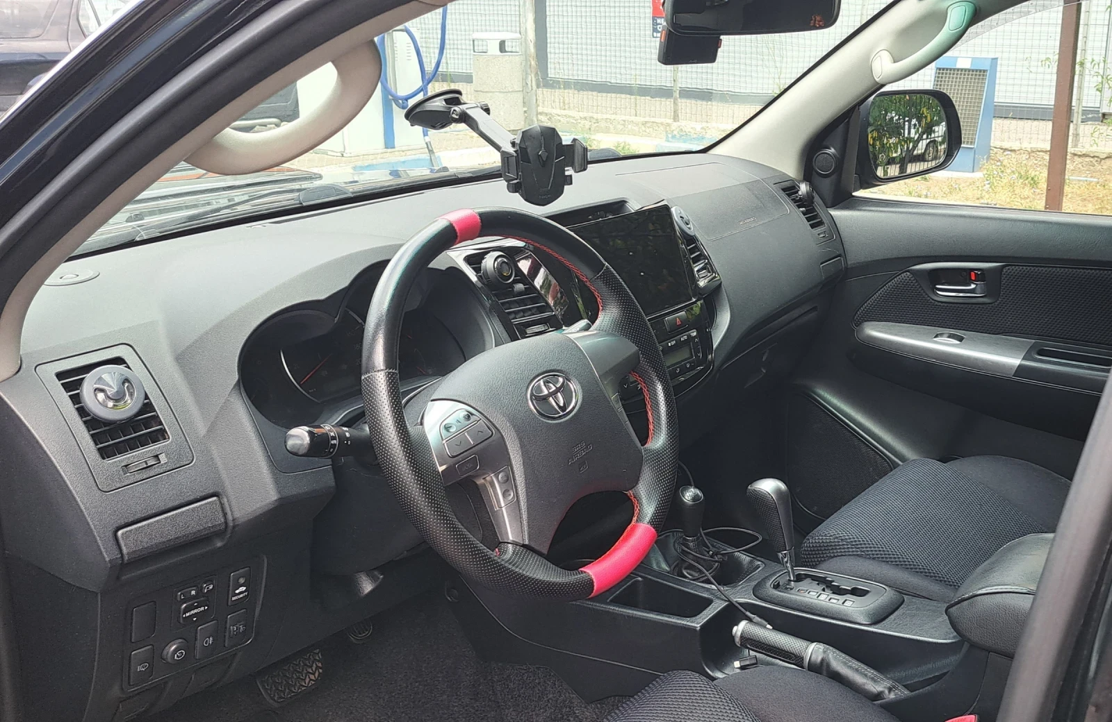 Toyota Hilux Invincible 3.0, D-4D, 171к.с., снимка 11 - Автомобили и джипове - 55996953