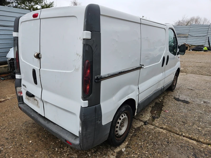 Opel Vivaro 1.9 dizel 100ks 2004god-Klima, снимка 6 - Бусове и автобуси - 48478353