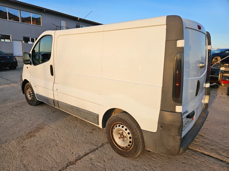 Opel Vivaro 1.9 dizel 100ks 2004god-Klima, снимка 8 - Бусове и автобуси - 49385600