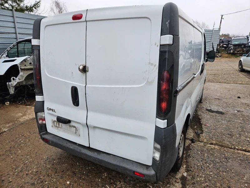 Opel Vivaro 1.9 dizel 100ks 2004god-Klima, снимка 8 - Бусове и автобуси - 48478353