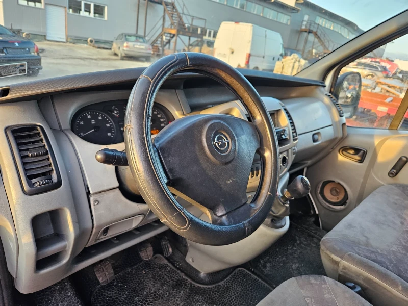 Opel Vivaro 1.9 dizel 100ks 2004god-Klima, снимка 9 - Бусове и автобуси - 49385600