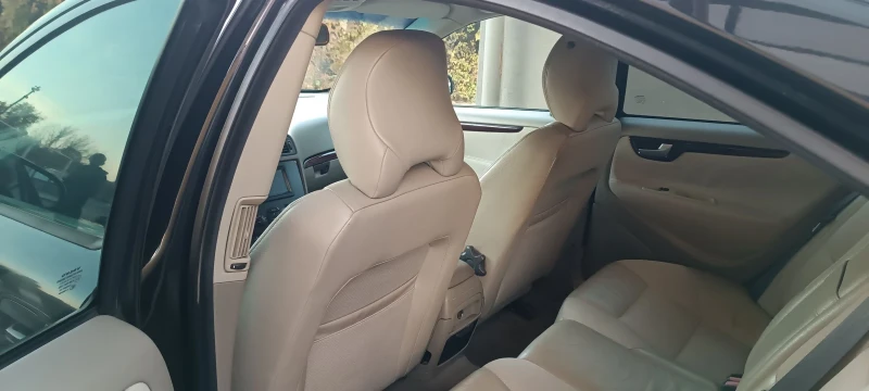 Volvo S60 2.4, снимка 8 - Автомобили и джипове - 47809442