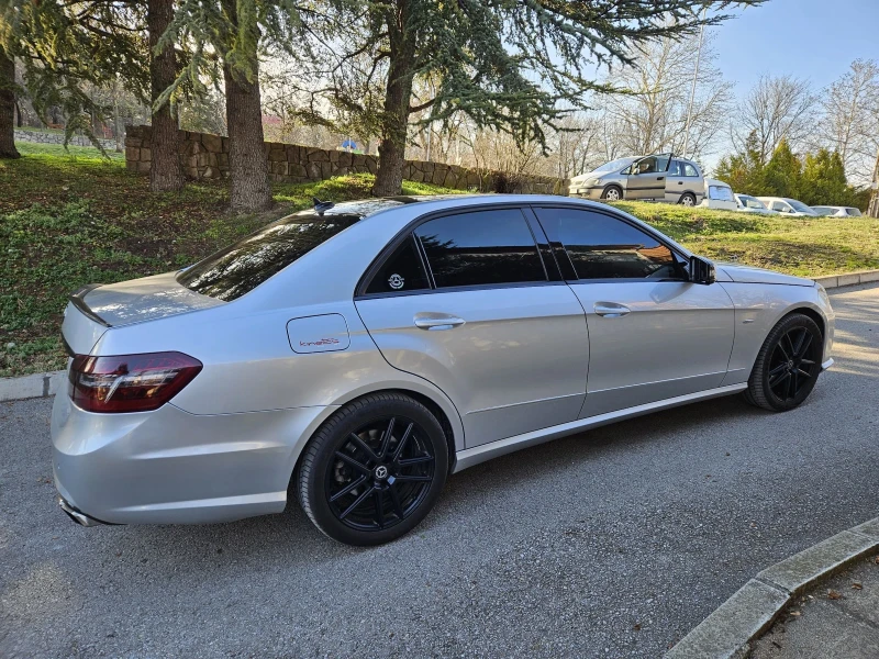 Mercedes-Benz E 350 CDI AMG V6 /4-MATIC/BlueEFF/BI-XENON/AMBIENT/7G/F1, снимка 5 - Автомобили и джипове - 49454296