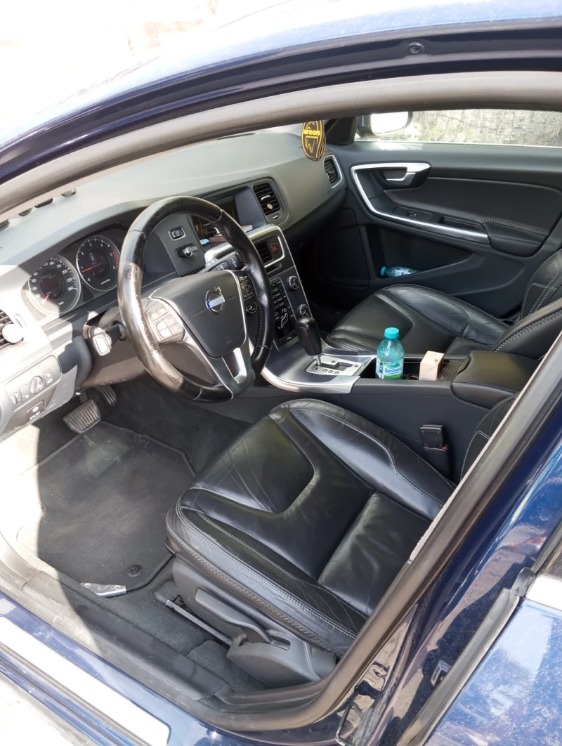 Volvo V60, снимка 8 - Автомобили и джипове - 52171296