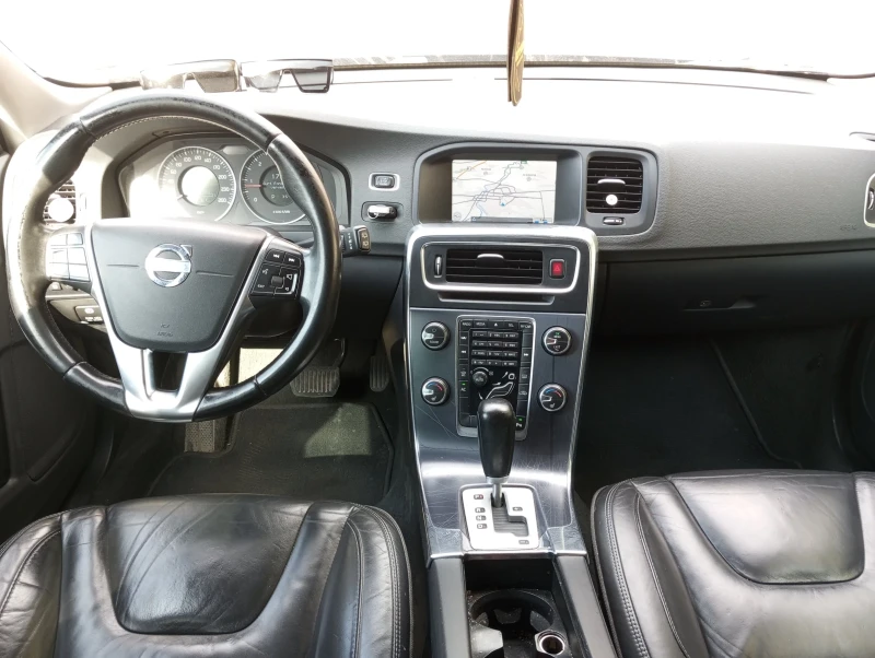 Volvo V60, снимка 7 - Автомобили и джипове - 52171296