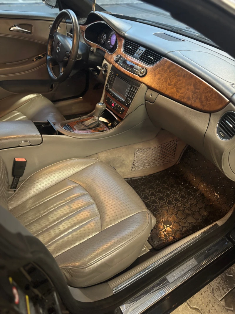 Mercedes-Benz CLS 320, снимка 9 - Автомобили и джипове - 52338524