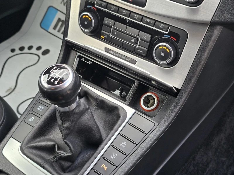 VW Passat 2.0TDI/HIGH-LINE/140КС/6-СКОРОСТИ, снимка 15 - Автомобили и джипове - 53125849