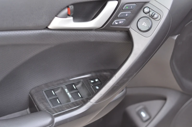 Honda Accord 2.4L Executive * Автомат * Кожа * Камера * История, снимка 9 - Автомобили и джипове - 53594568