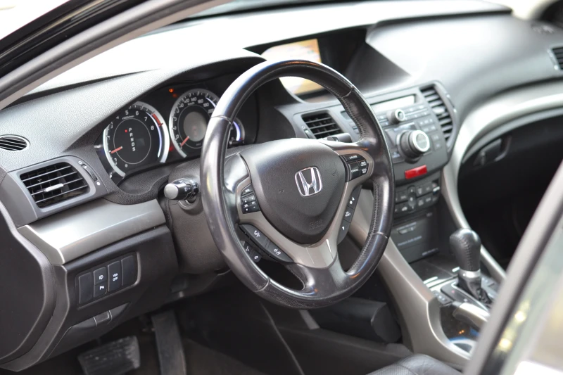 Honda Accord 2.4L Executive * Автомат * Кожа * Камера * История, снимка 8 - Автомобили и джипове - 53594568