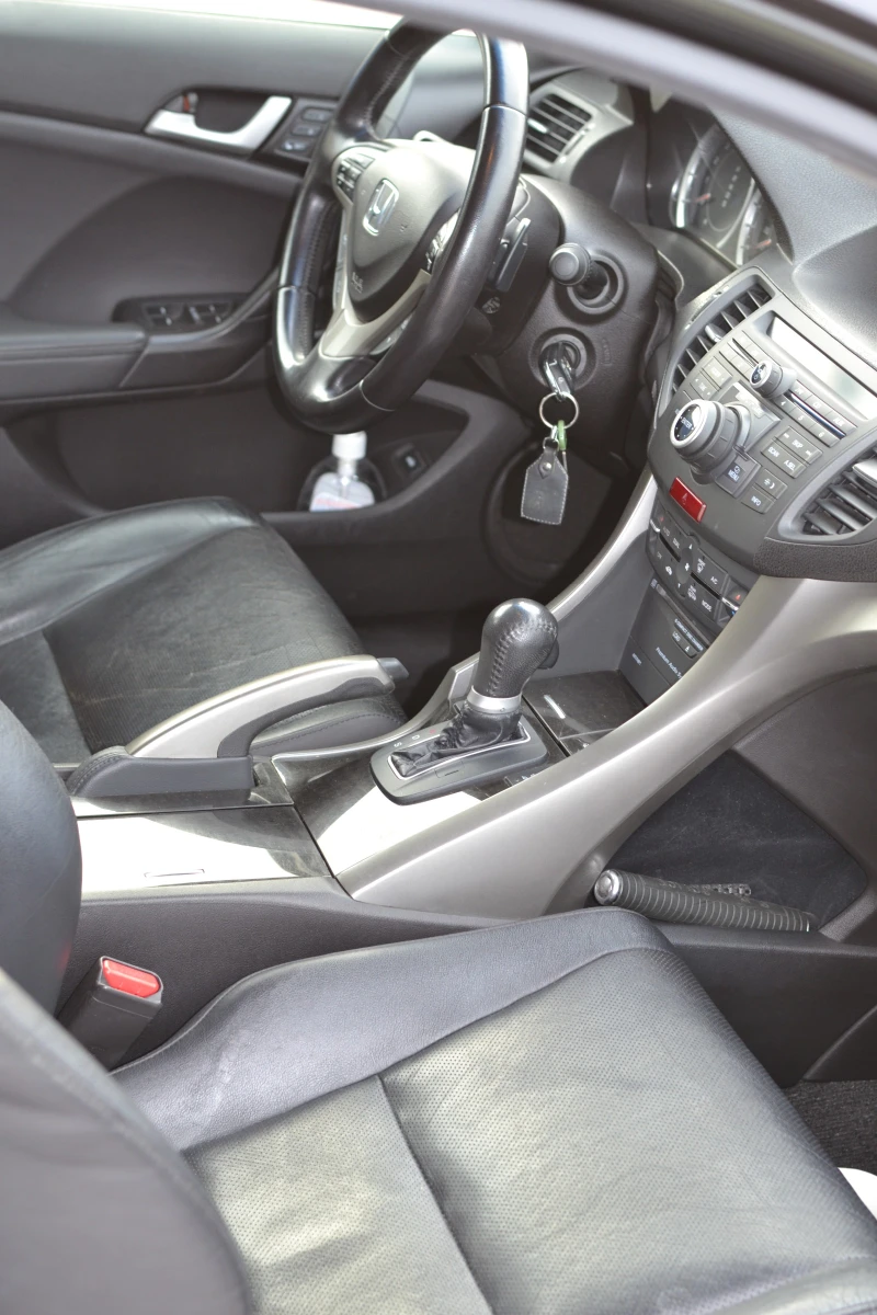 Honda Accord 2.4L Executive * Автомат * Кожа * Камера * История, снимка 15 - Автомобили и джипове - 53594568