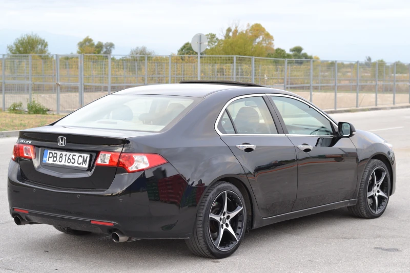 Honda Accord 2.4L Executive * Автомат * Кожа * Камера * История, снимка 3 - Автомобили и джипове - 53594568