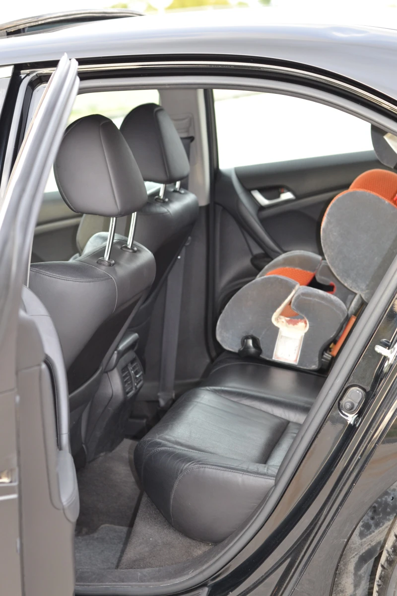 Honda Accord 2.4L Executive * Автомат * Кожа * Камера * История, снимка 14 - Автомобили и джипове - 53594568