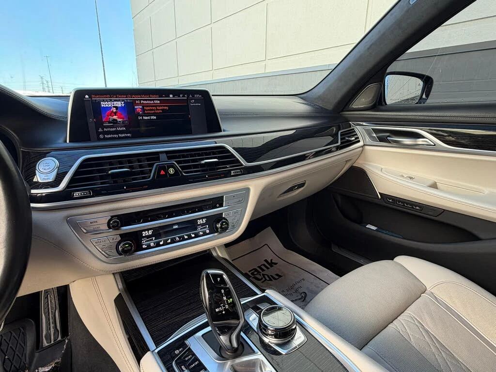 BMW 750 I * M-Package* * HeadUp* AвтоКредит* (ЦЕНА ДО БГ), снимка 5 - Автомобили и джипове - 53768614