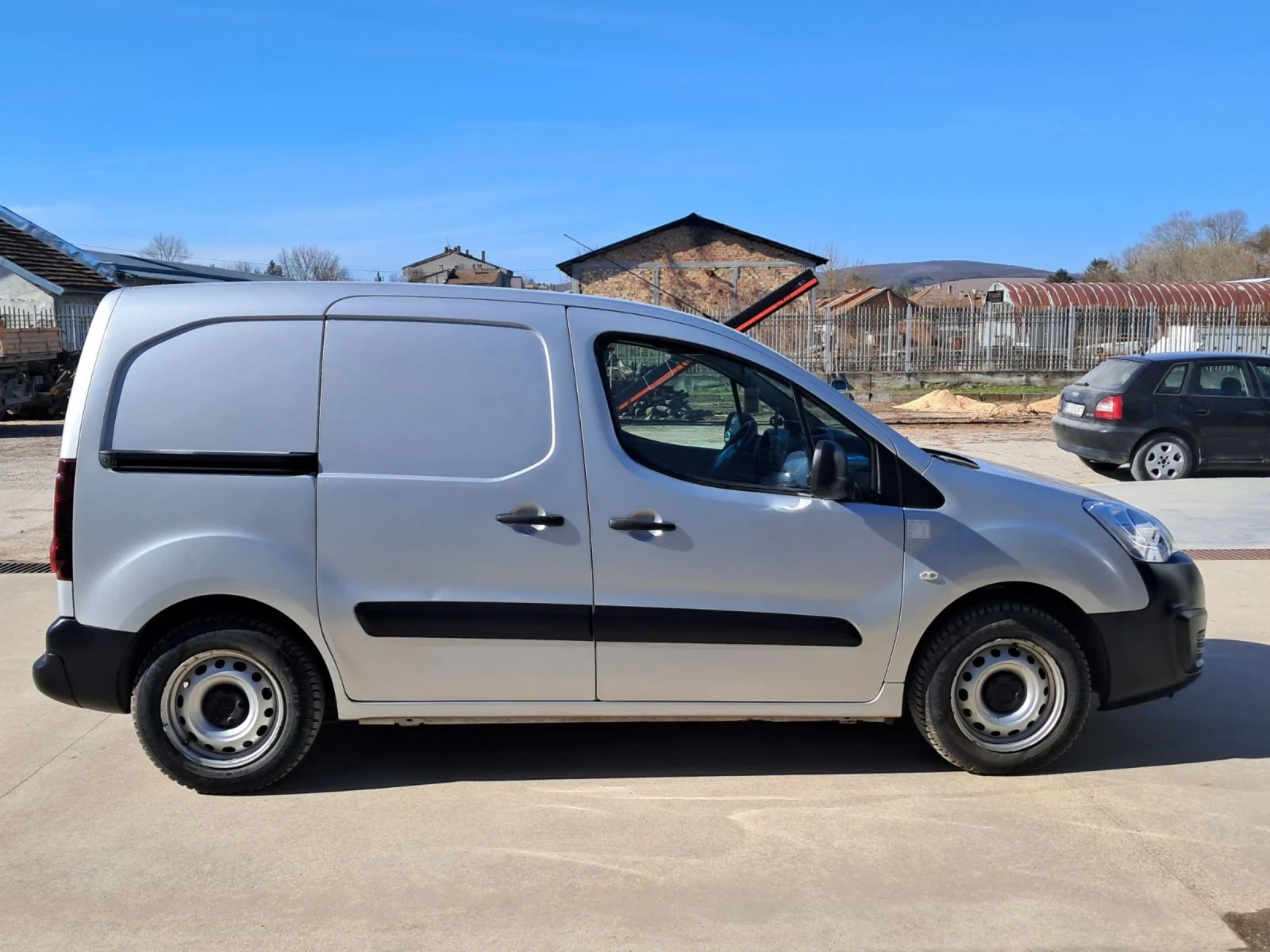 Citroen Berlingo 1.6 HDI 2018, снимка 4 - Автомобили и джипове - 53823280