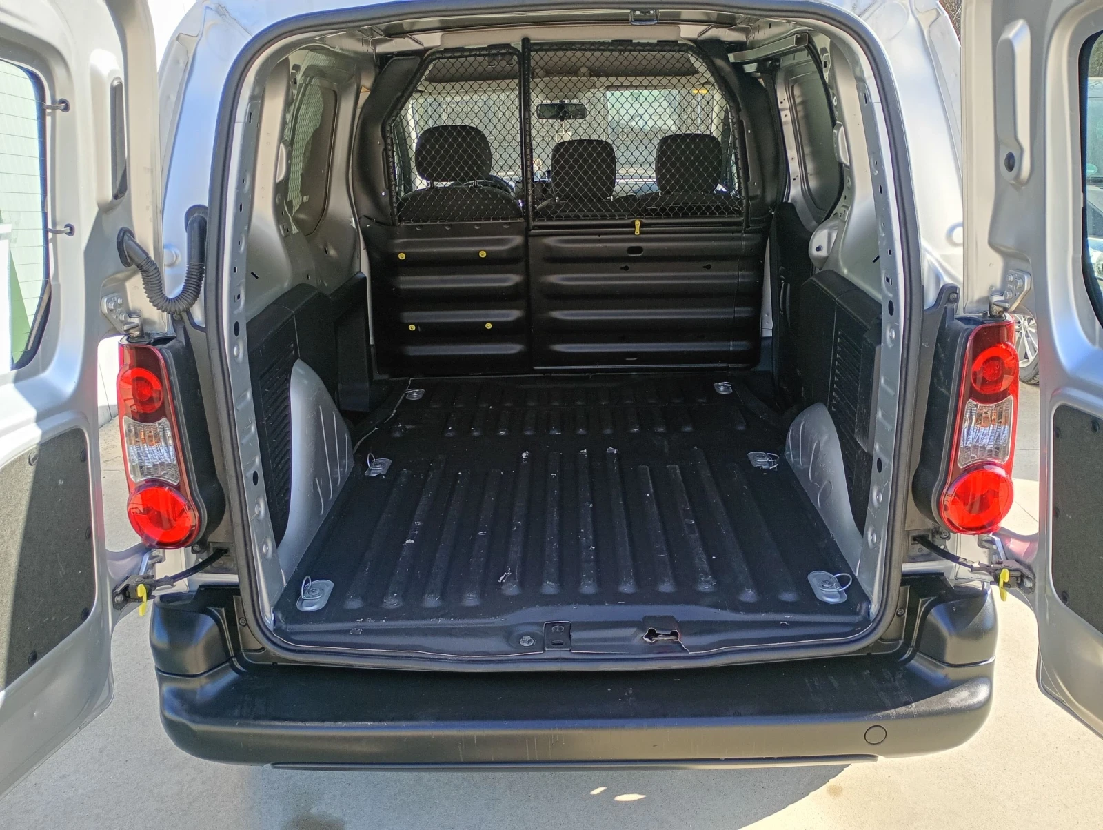 Citroen Berlingo 1.6 HDI 2018, снимка 8 - Автомобили и джипове - 53823280