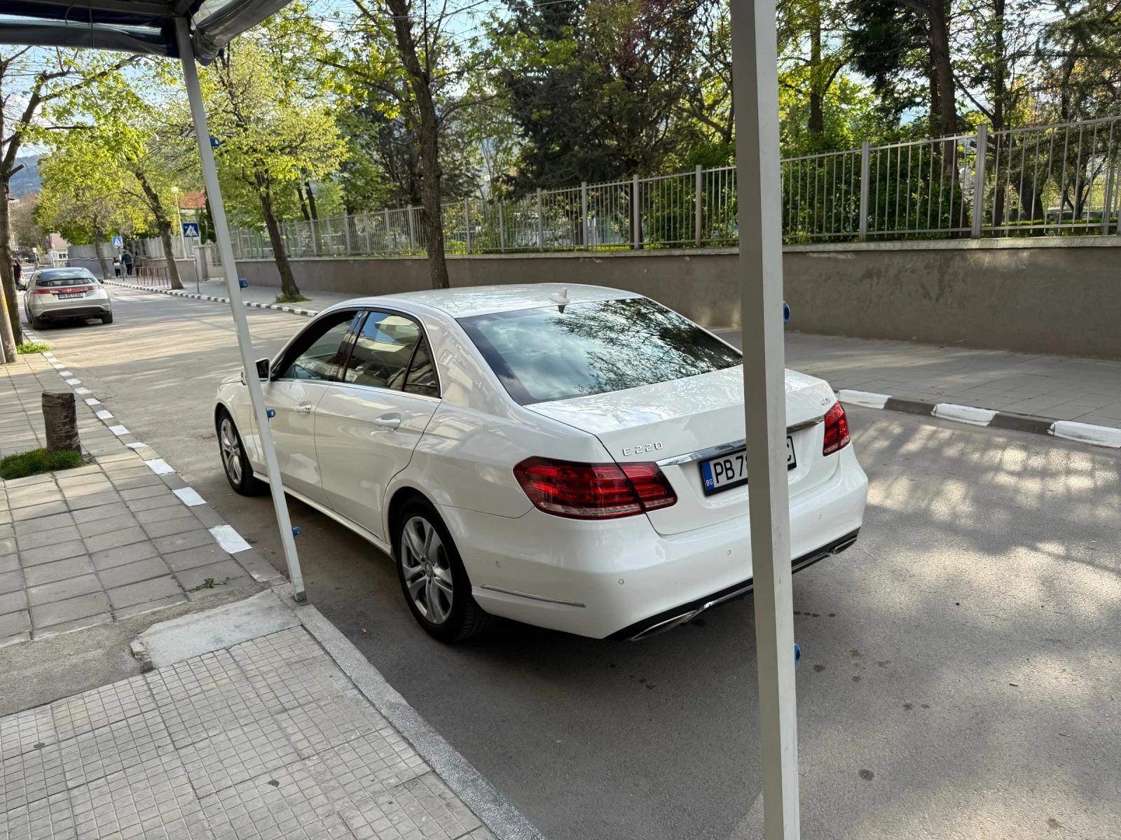 Mercedes-Benz E 220 Седан, снимка 5 - Автомобили и джипове - 54238968