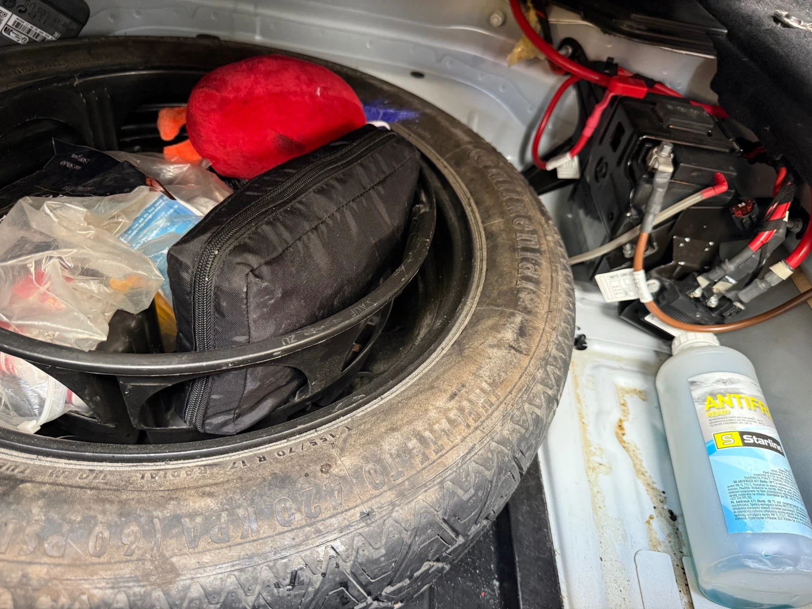 Mercedes-Benz E 220 Седан, снимка 16 - Автомобили и джипове - 54238968