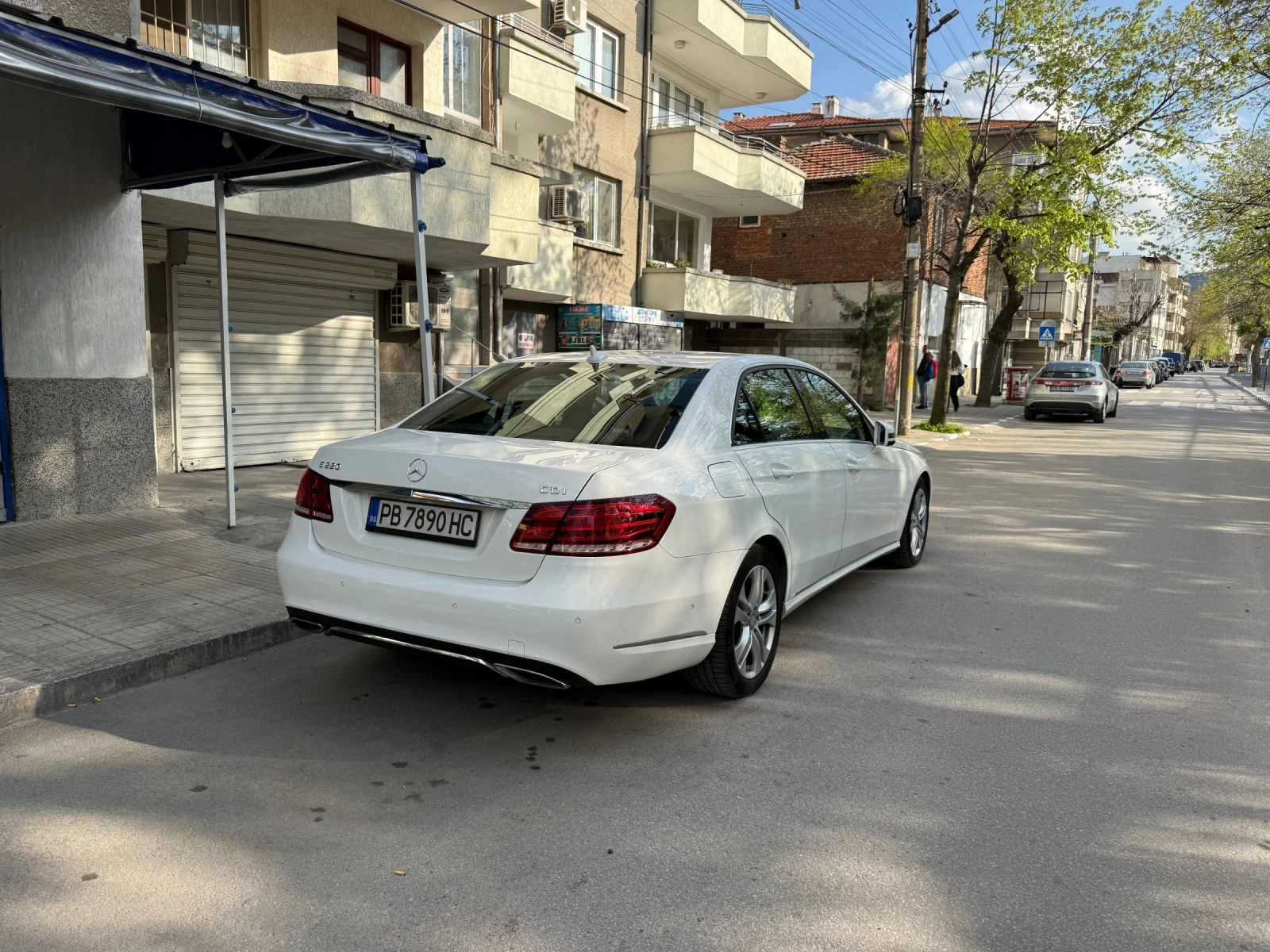 Mercedes-Benz E 220 Седан, снимка 8 - Автомобили и джипове - 54238968