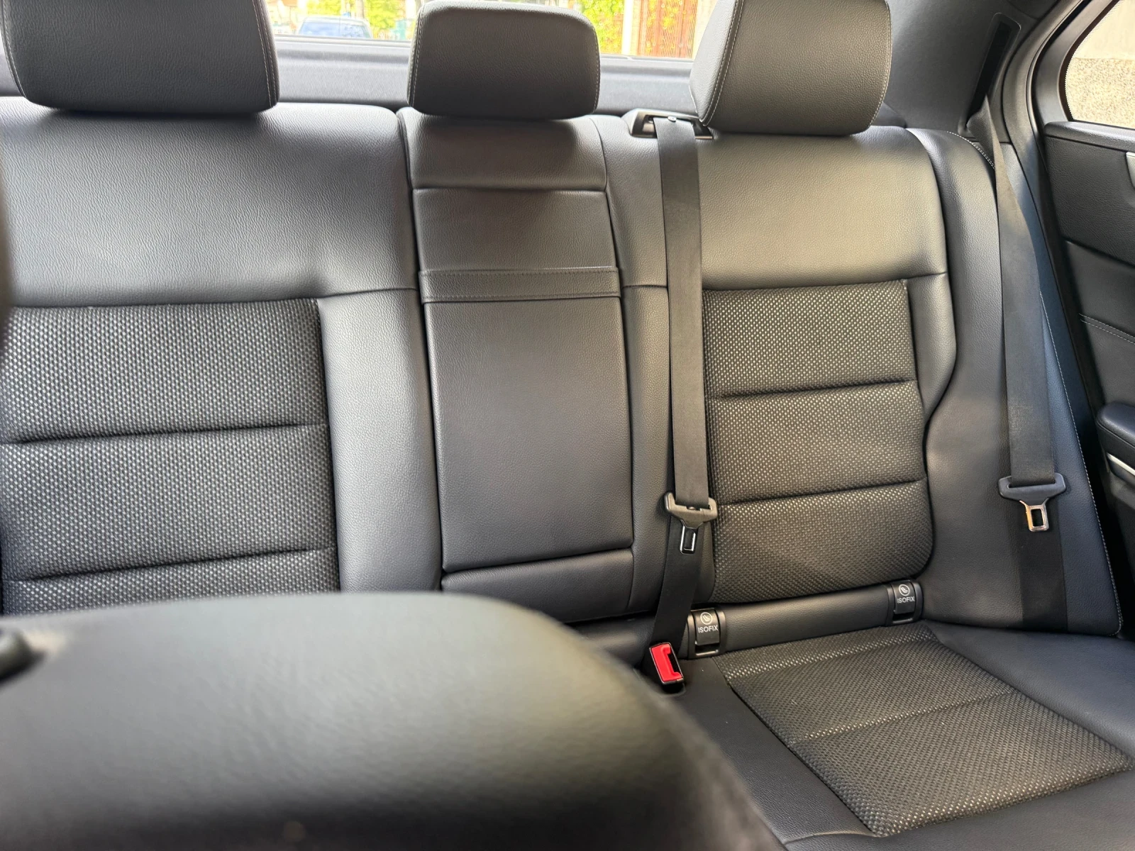 Mercedes-Benz E 220 Седан, снимка 14 - Автомобили и джипове - 54238968