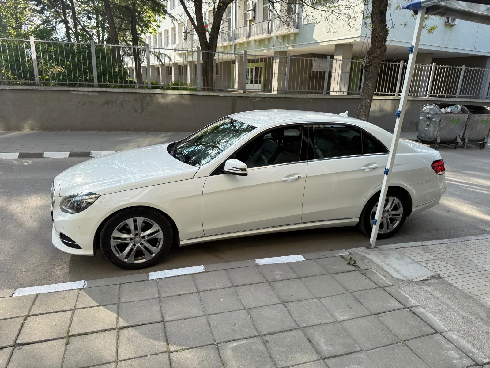 Mercedes-Benz E 220 Седан, снимка 2 - Автомобили и джипове - 54238968