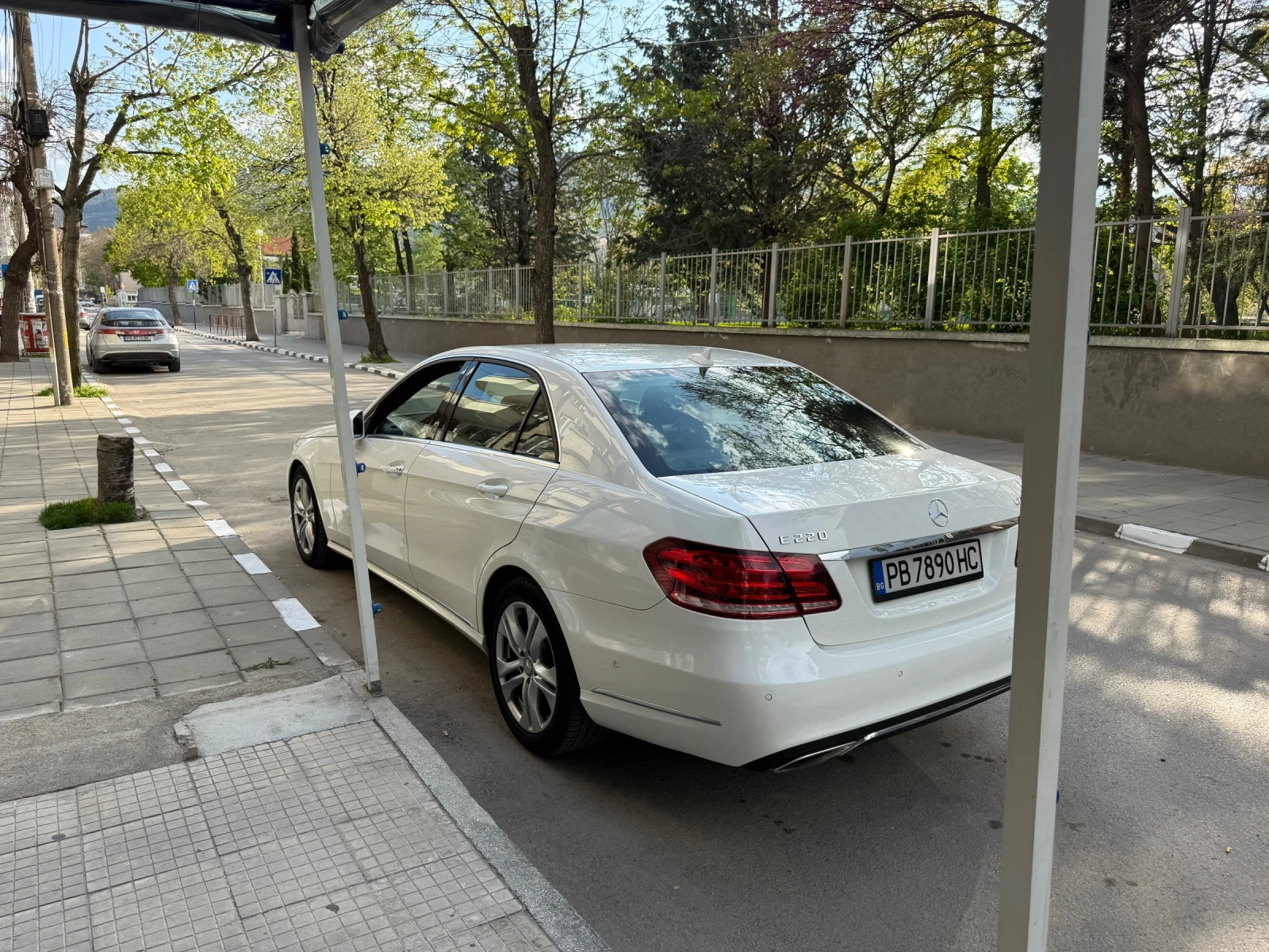 Mercedes-Benz E 220 Седан, снимка 7 - Автомобили и джипове - 54238968