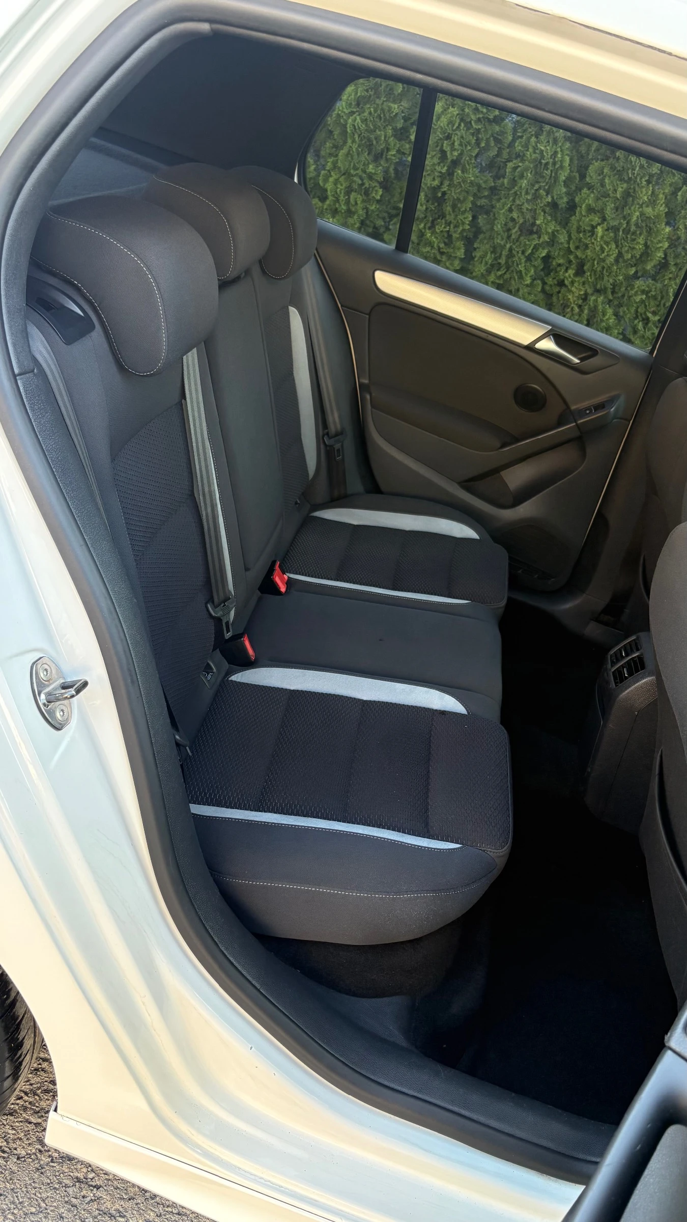 VW Golf 2.0tdi R-Line, снимка 17 - Автомобили и джипове - 54908359