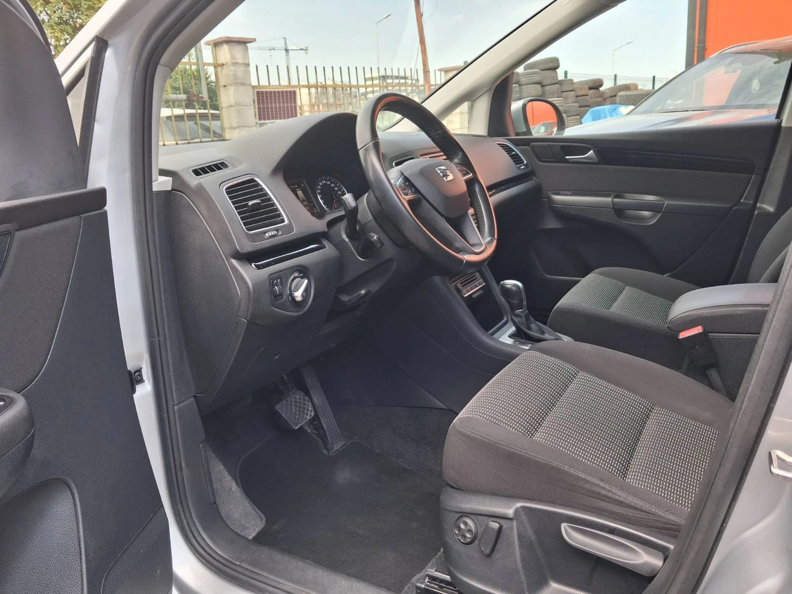 Seat Alhambra 2.0 TDI Style 4Drive, снимка 9 - Автомобили и джипове - 55134104