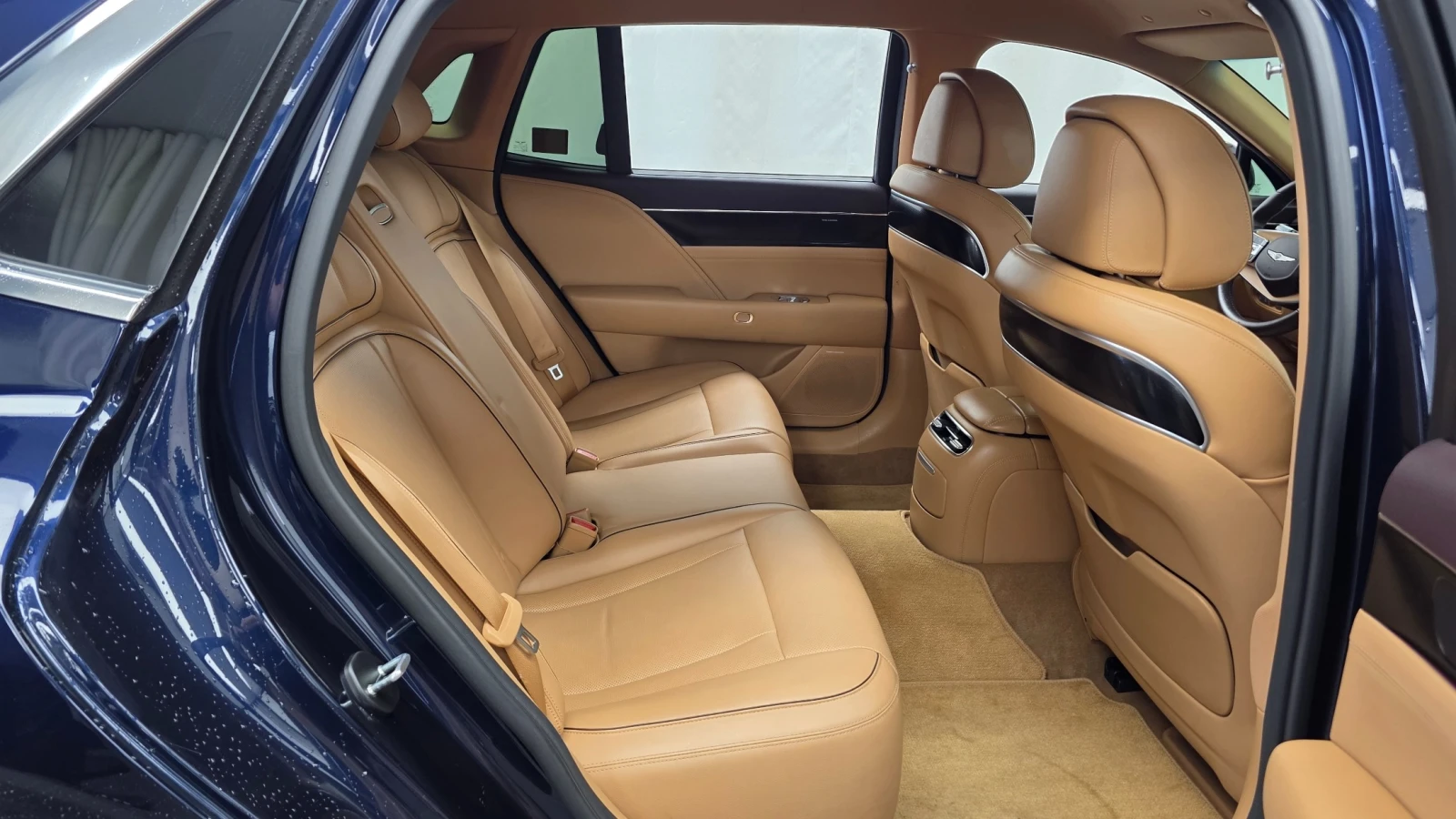 Genesis G90 3.5 Turbo AWD, снимка 10 - Автомобили и джипове - 55561704