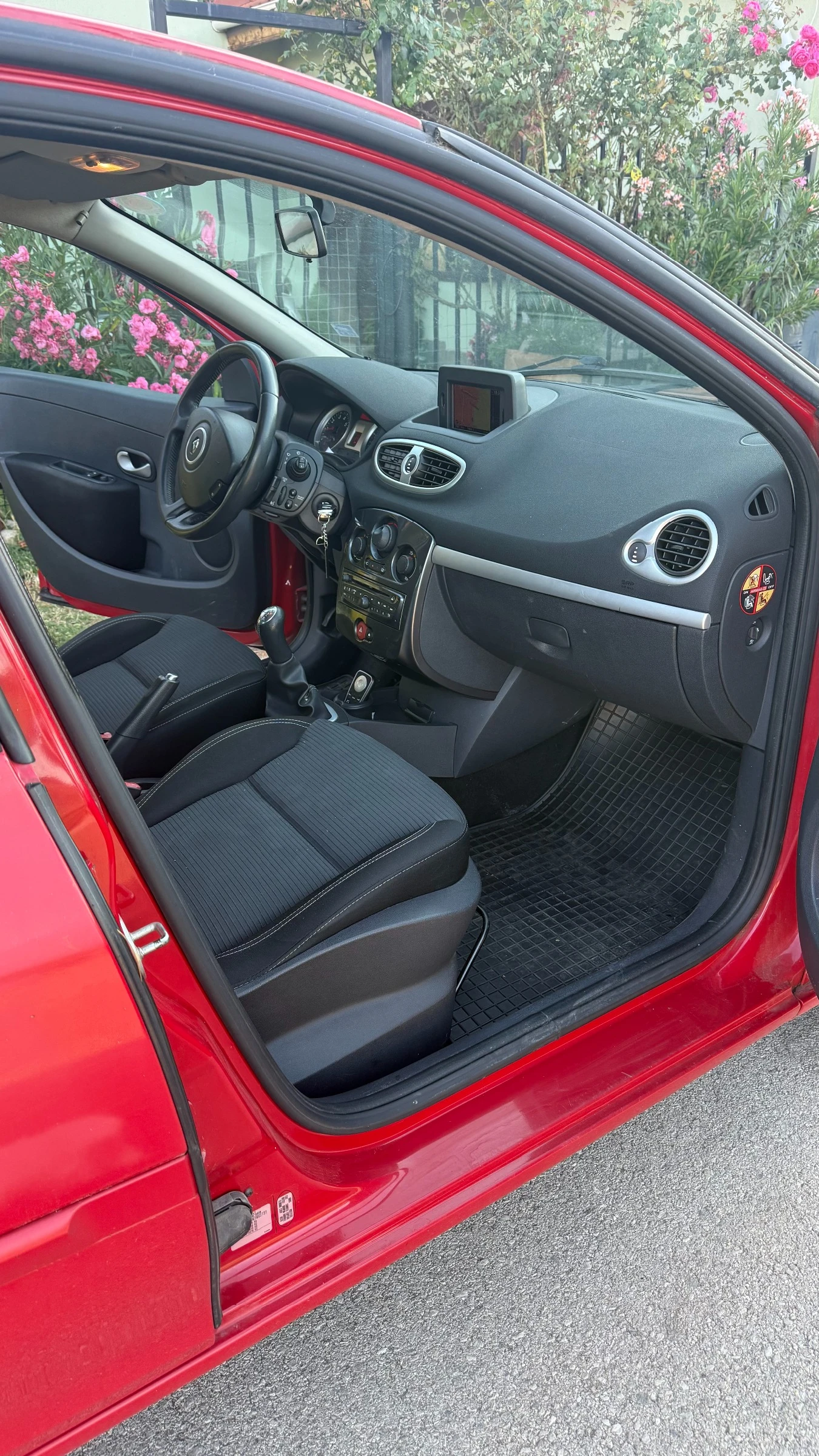 Renault Clio, снимка 12 - Автомобили и джипове - 55585587