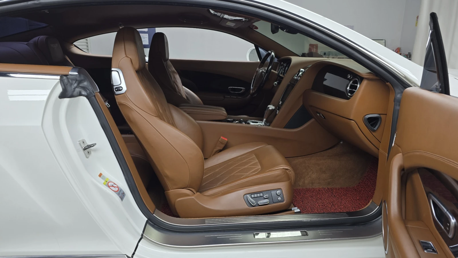 Bentley Continental gt W12* МАСАЖ* SOFT CLOSE* ЕЛ. БАГАЖНИК* КРАЙНА ЦЕНА, снимка 11 - Автомобили и джипове - 55593633