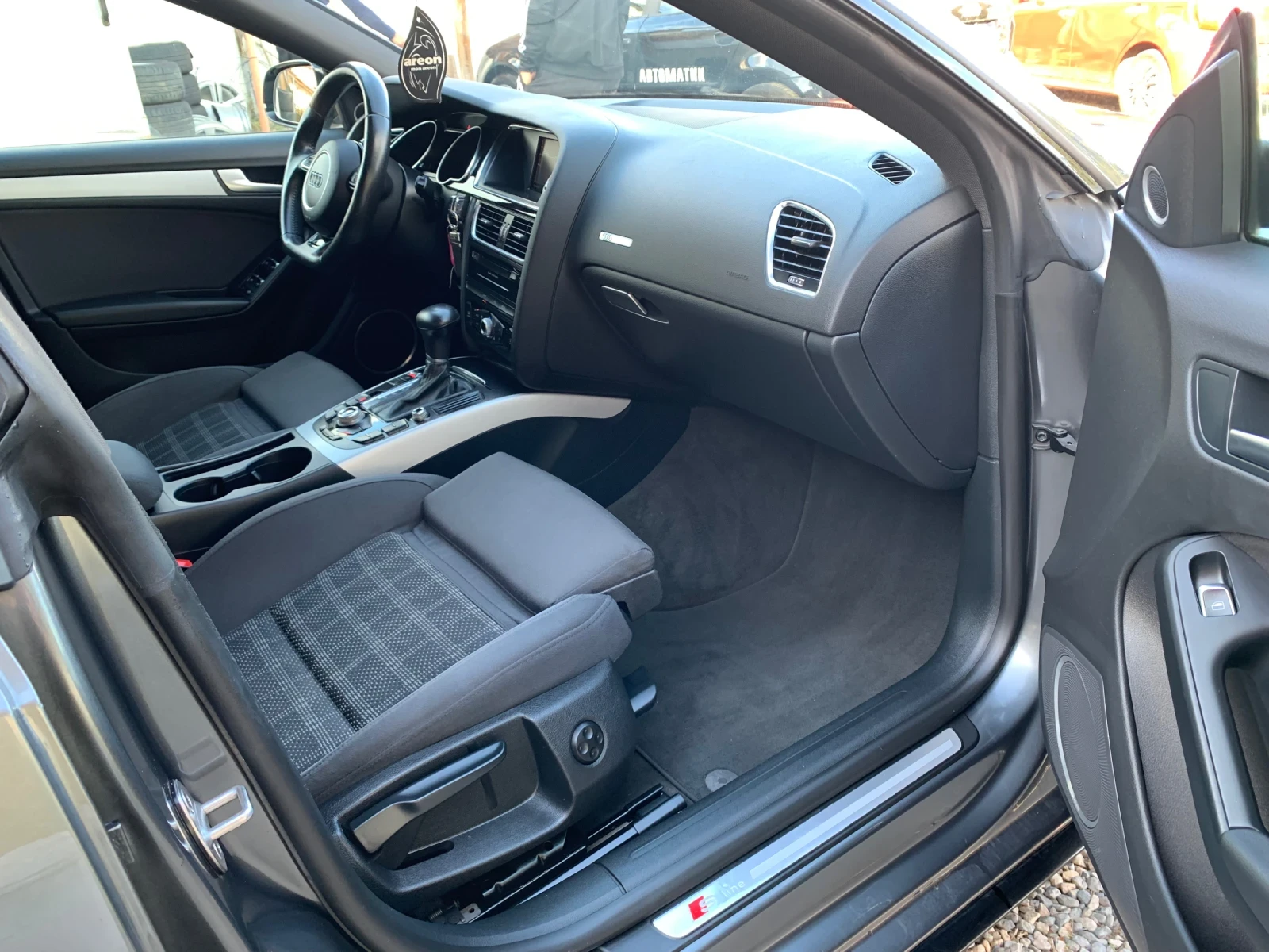 Audi A5 2.0TDI S line, снимка 12 - Автомобили и джипове - 55615297
