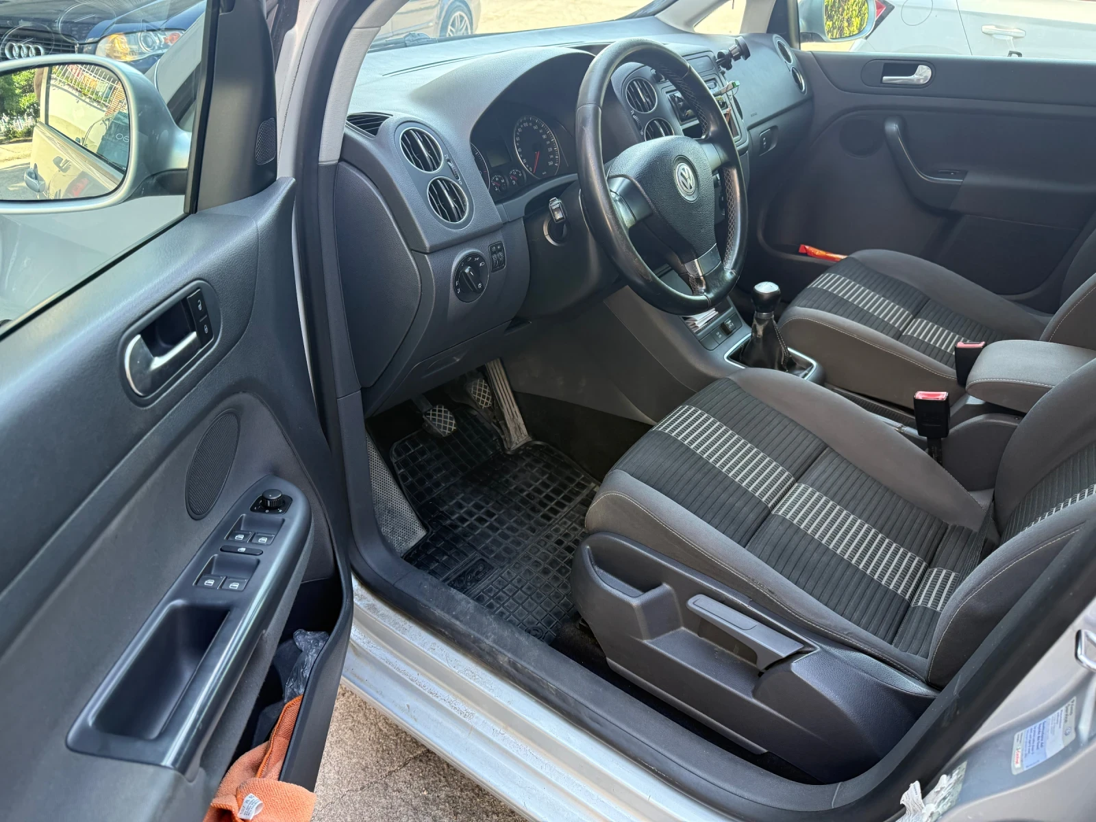 VW Golf Plus 1.6, 102 кс, BSE, GAS, снимка 5 - Автомобили и джипове - 55905943