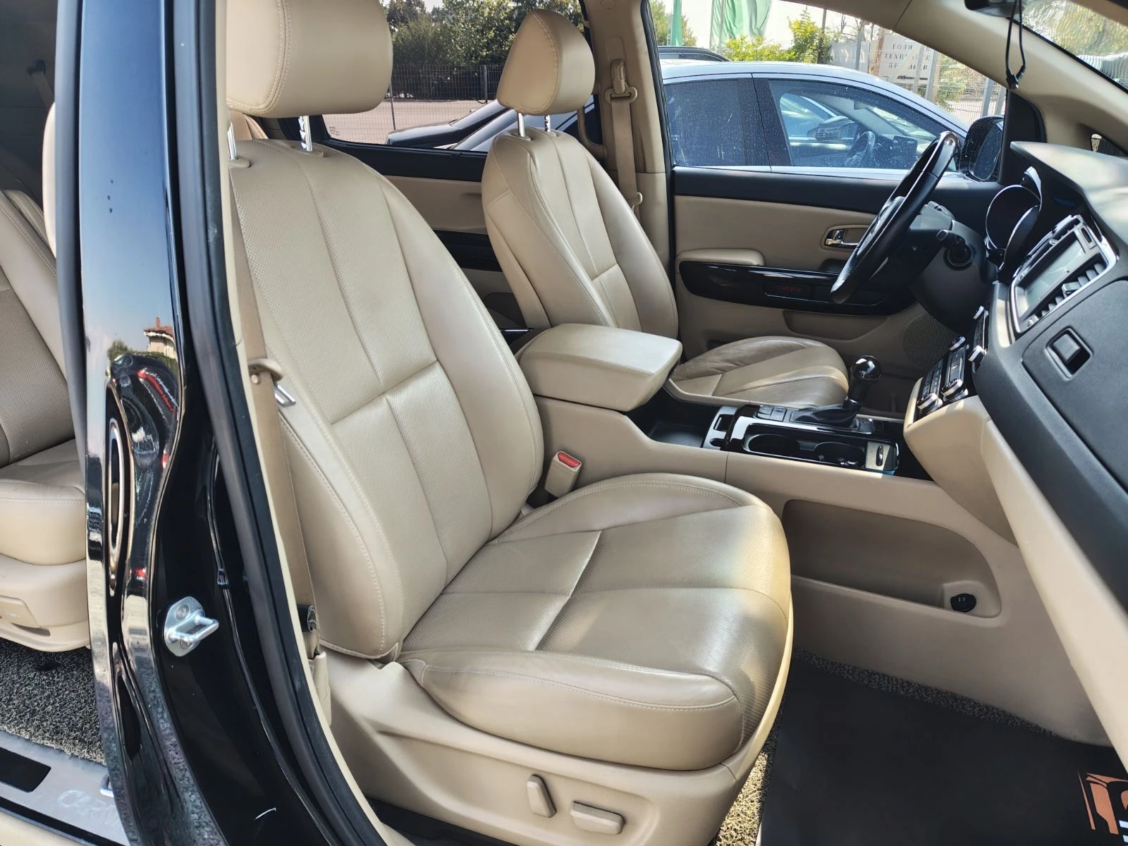Kia Carnival 2.2CRDI-LIMOUSINE-187, 001 KM!, снимка 11 - Автомобили и джипове - 55920297
