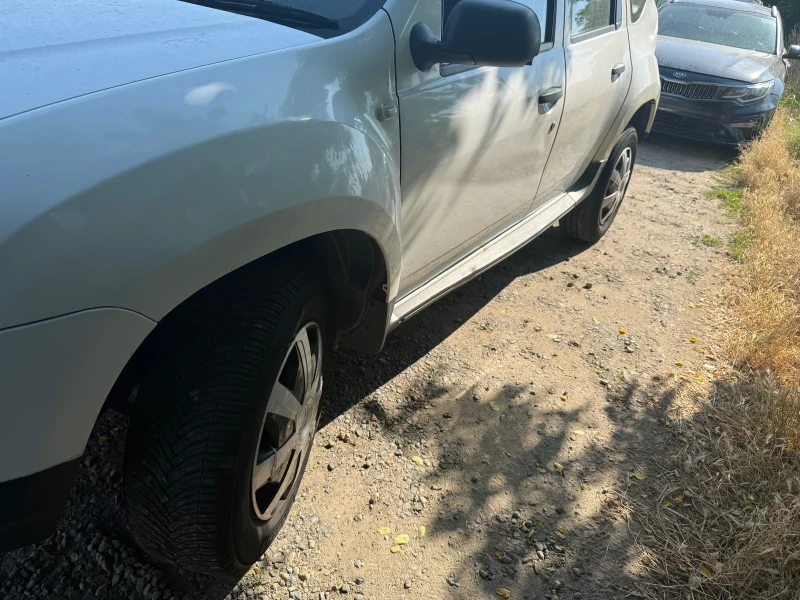 Dacia Duster 1.6, снимка 2 - Автомобили и джипове - 50959571