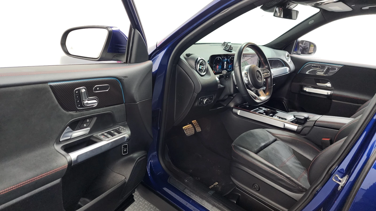 Mercedes-Benz GLB 250 AMG PK* DISTRONIK* DYNAMICA* AMBIENT* КРАЙНА ЦЕНА, снимка 9 - Автомобили и джипове - 54631788