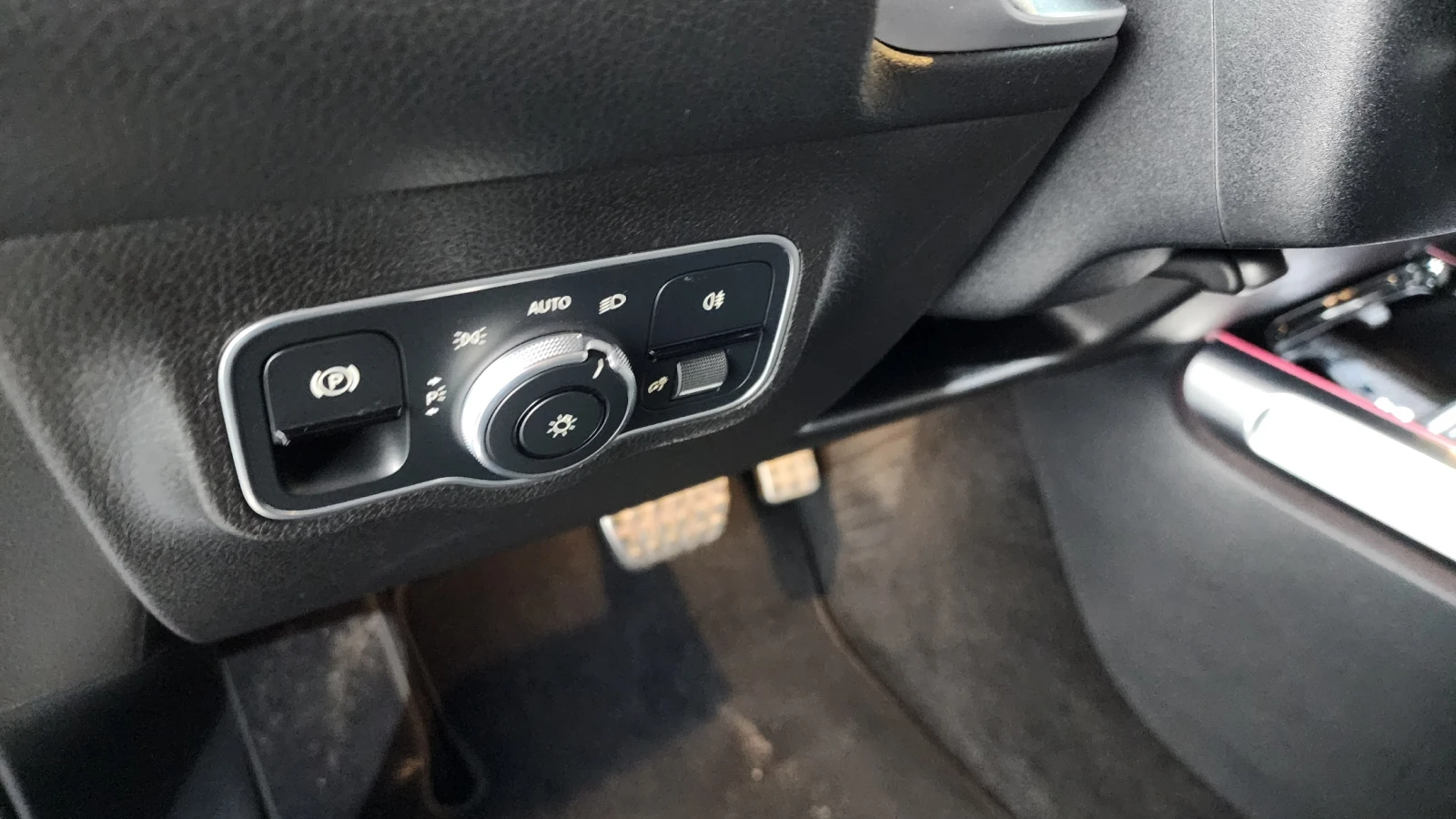 Mercedes-Benz GLB 250 AMG PK* DISTRONIK* DYNAMICA* AMBIENT* КРАЙНА ЦЕНА, снимка 10 - Автомобили и джипове - 54631788